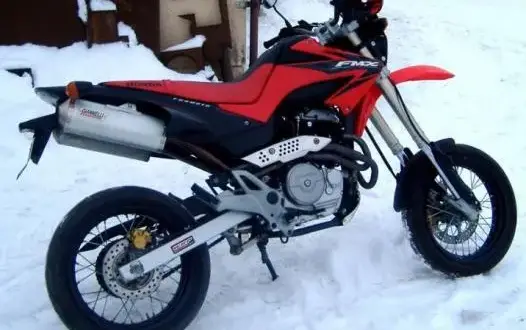 Honda FMX 650 ile ma koni? Odkryj moc i osiągi tego motocykla