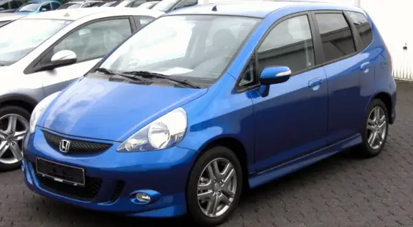 Ile oleju do silnika w Honda Jazz 1.2? Poznaj kluczowe informacje