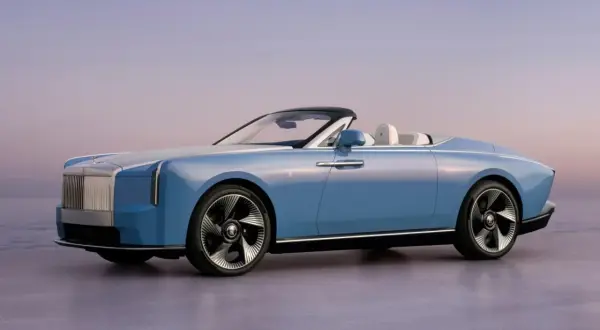 Błękitny kabriolet Rolls-Royce z białym wnętrzem. Luksusowy, nowoczesny design. Zastanawiasz się nad rolls royce cena?