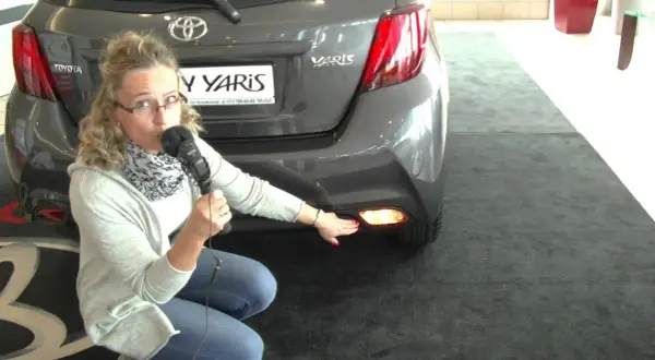 Jak włączyć światła w Toyocie Yaris - proste kroki, które musisz znać