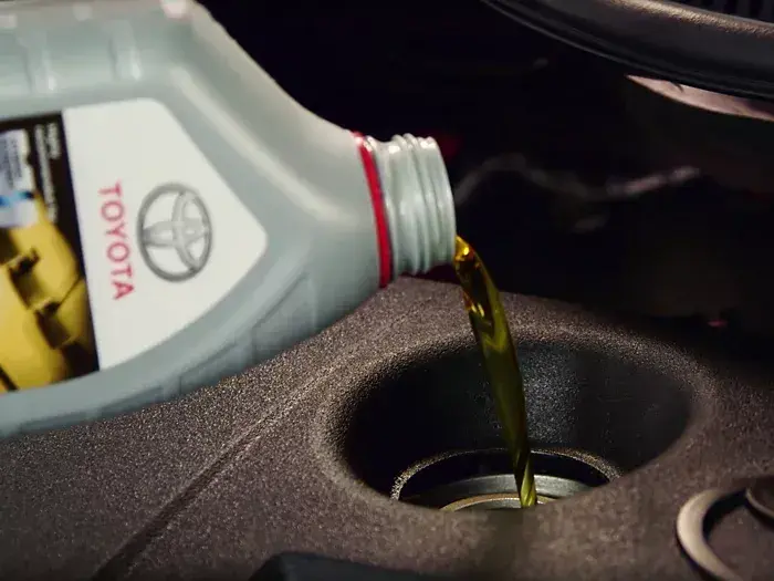 Wymiana oleju w Toyocie Corolli – co ile kilometrów zmieniać olej?