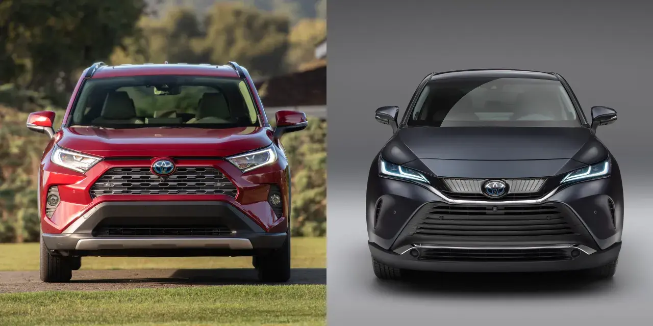 Dwa modele Toyoty: czerwony SUV na tle natury i ciemnoszary, elegancki Toyota Venza z przodu.