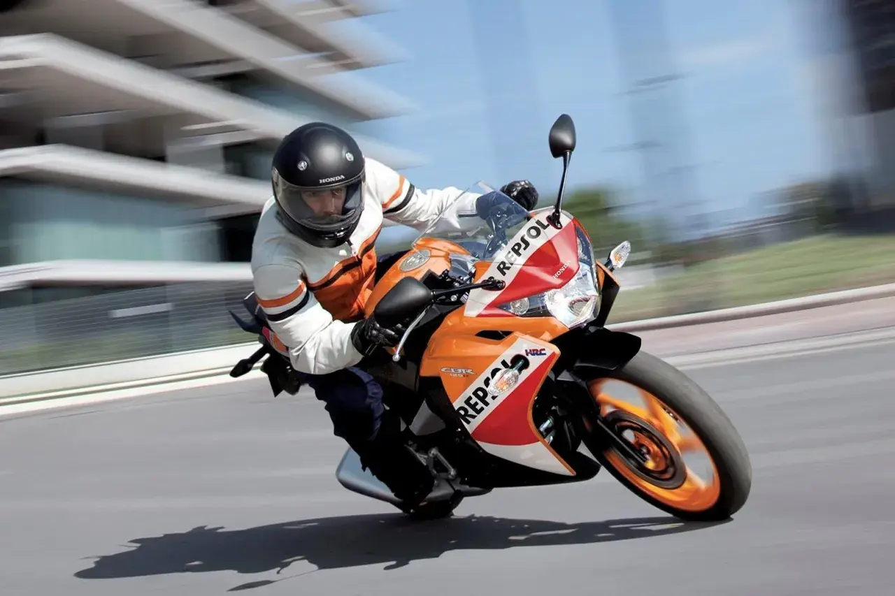 Honda CBR 125 ile koni - zaskakujące osiągi i moc silnika