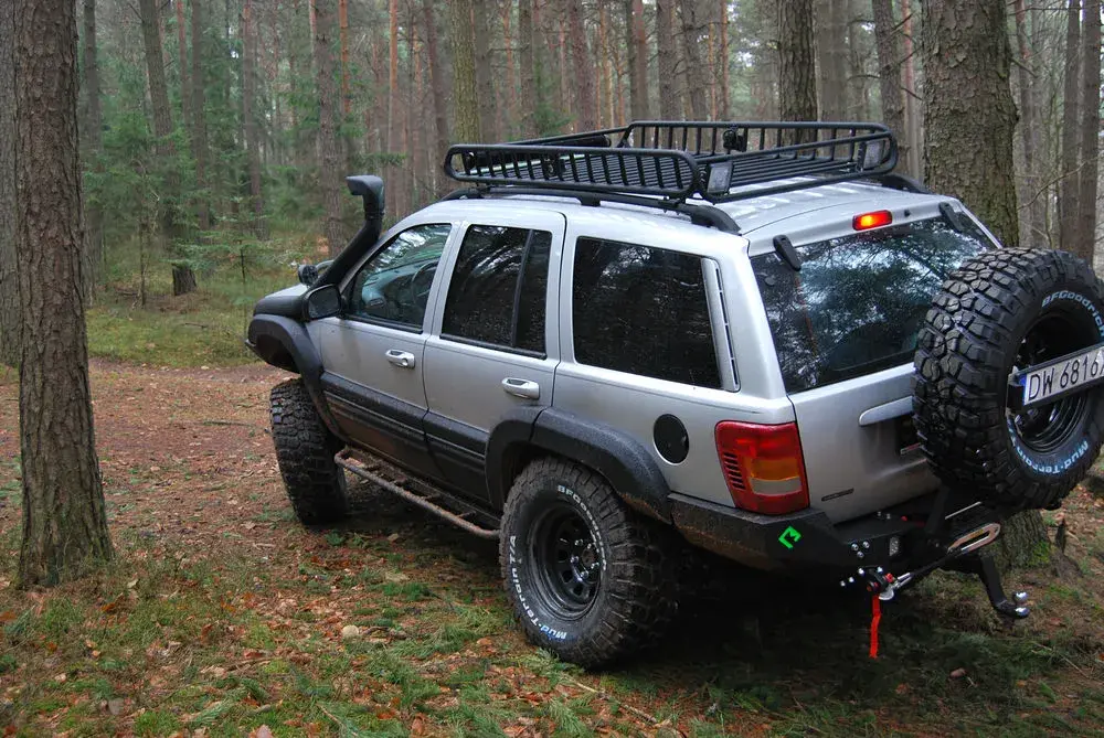 Jakie opony do Jeep Grand Cherokee WJ? Wybierz najlepsze opcje dla siebie