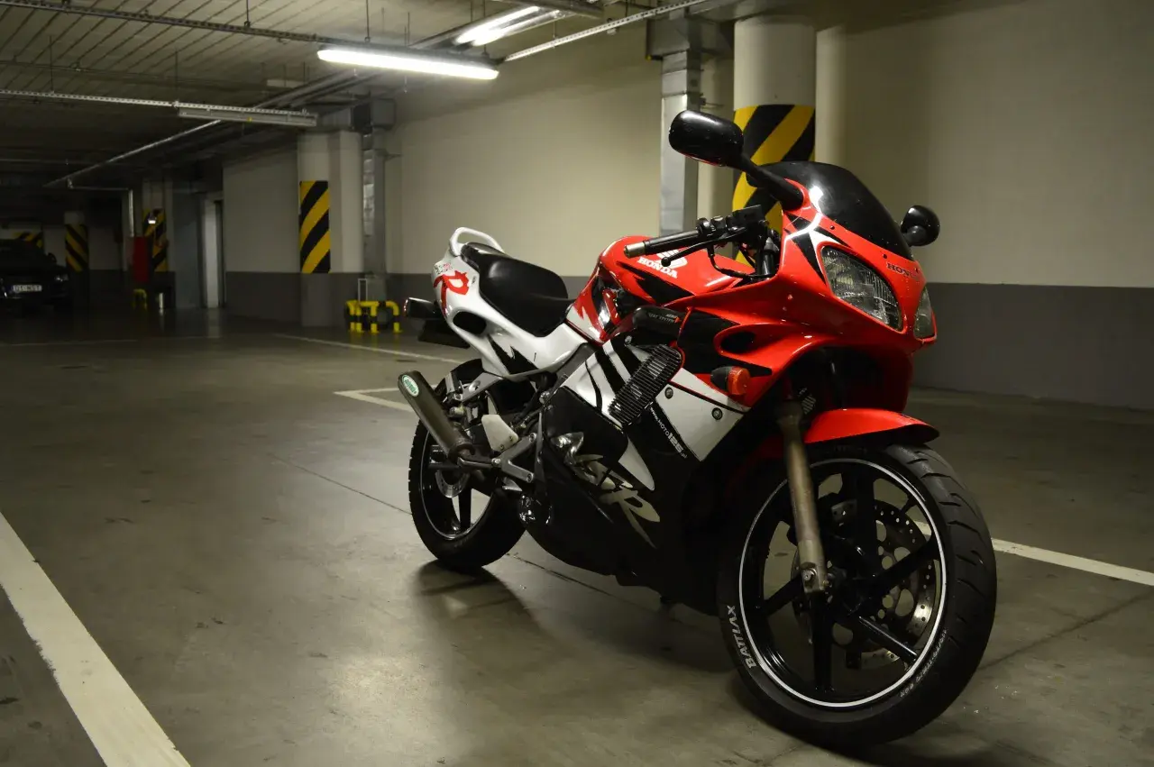 Honda NSR 125 ile koni? Odkryj moc i osiągi tego motocykla