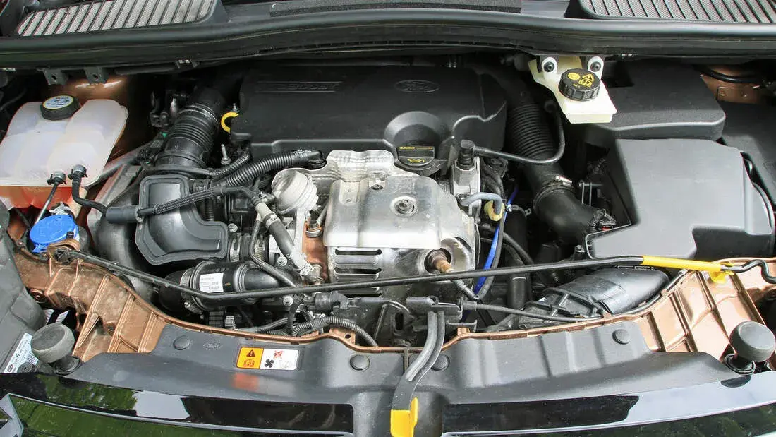 Ford C-Max jaki silnik wybrać? Sprawdź najlepsze opcje silnikowe