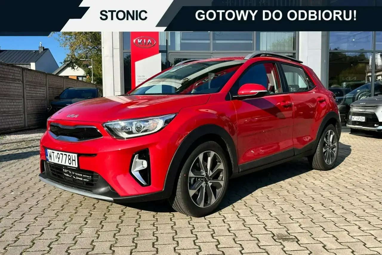 Czerwony Kia Stonic gotowy do odbioru. Sprawdź atrakcyjną kia stonic cena w naszym salonie!