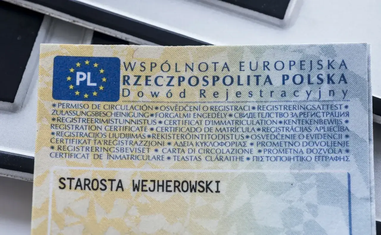Zgubiony dowód rejestracyjny? Ten dokument z pieczątką Starosty Wejherowskiego to dowód, że kiedyś był na swoim miejscu.