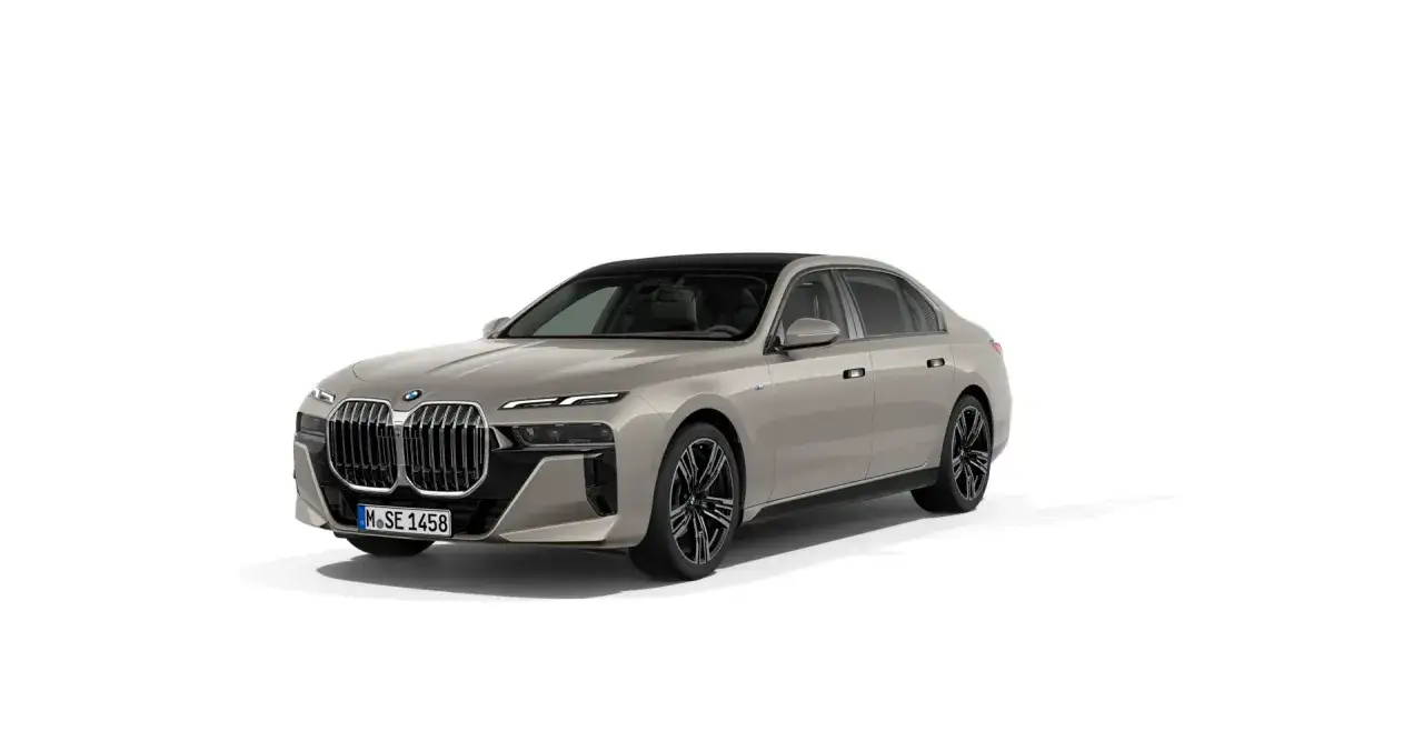 Eleganckie, beżowe BMW 740d z czarnym dachem i stylowymi felgami, gotowe na każdą podróż.