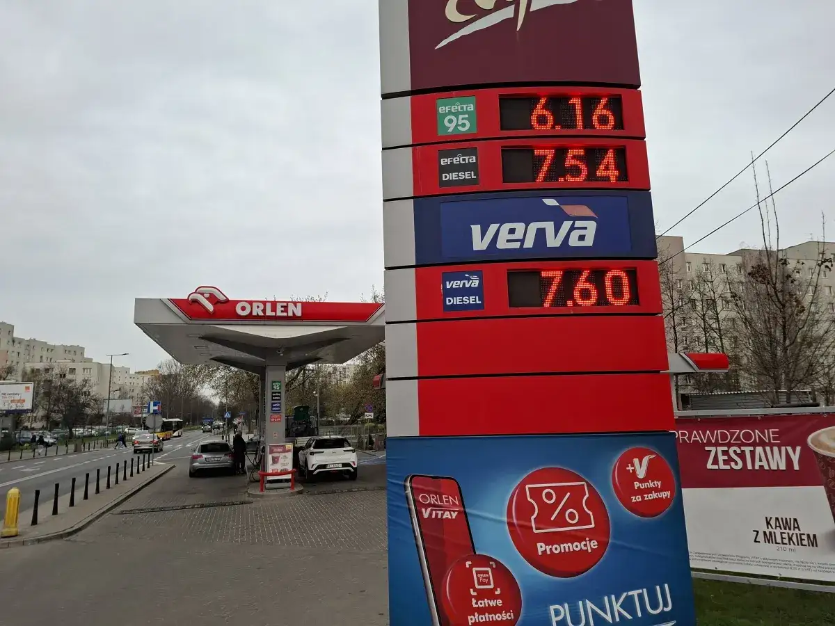 Ceny paliw na Orlenie: 95 - 6.16, Diesel - 7.54, Verva Diesel - 7.60. Akcyza na paliwo wpływa na te wysokie kwoty.