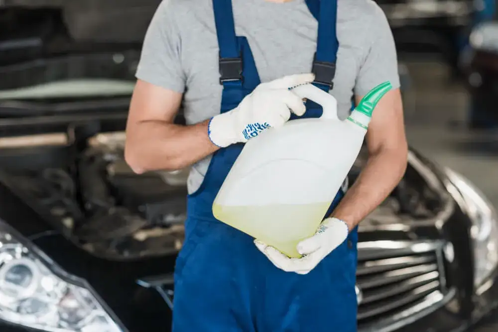 Zdjęcie Co ile wymiana oleju 5W40 benzyna? Sprawdź, by uniknąć problemów