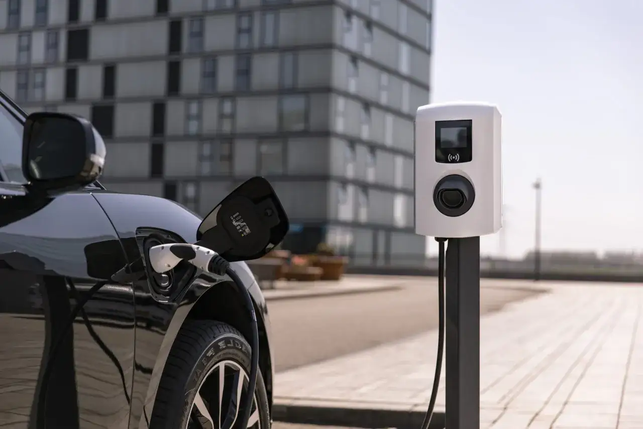 Zdjęcie Jak działa silnik elektryczny w samochodzie? Odkryj jego zalety i różnice