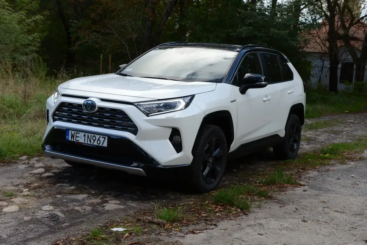 Zdjęcie Jak działa napęd 4x4 w Toyota RAV4 II - kluczowe informacje i porady