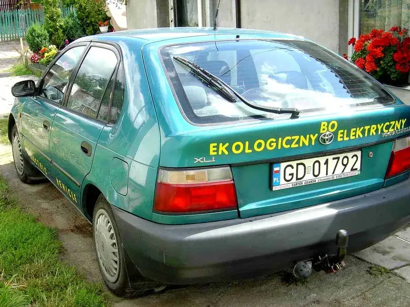 Zdjęcie Kto przerabia samochody na elektryczne? Koszty i korzyści konwersji