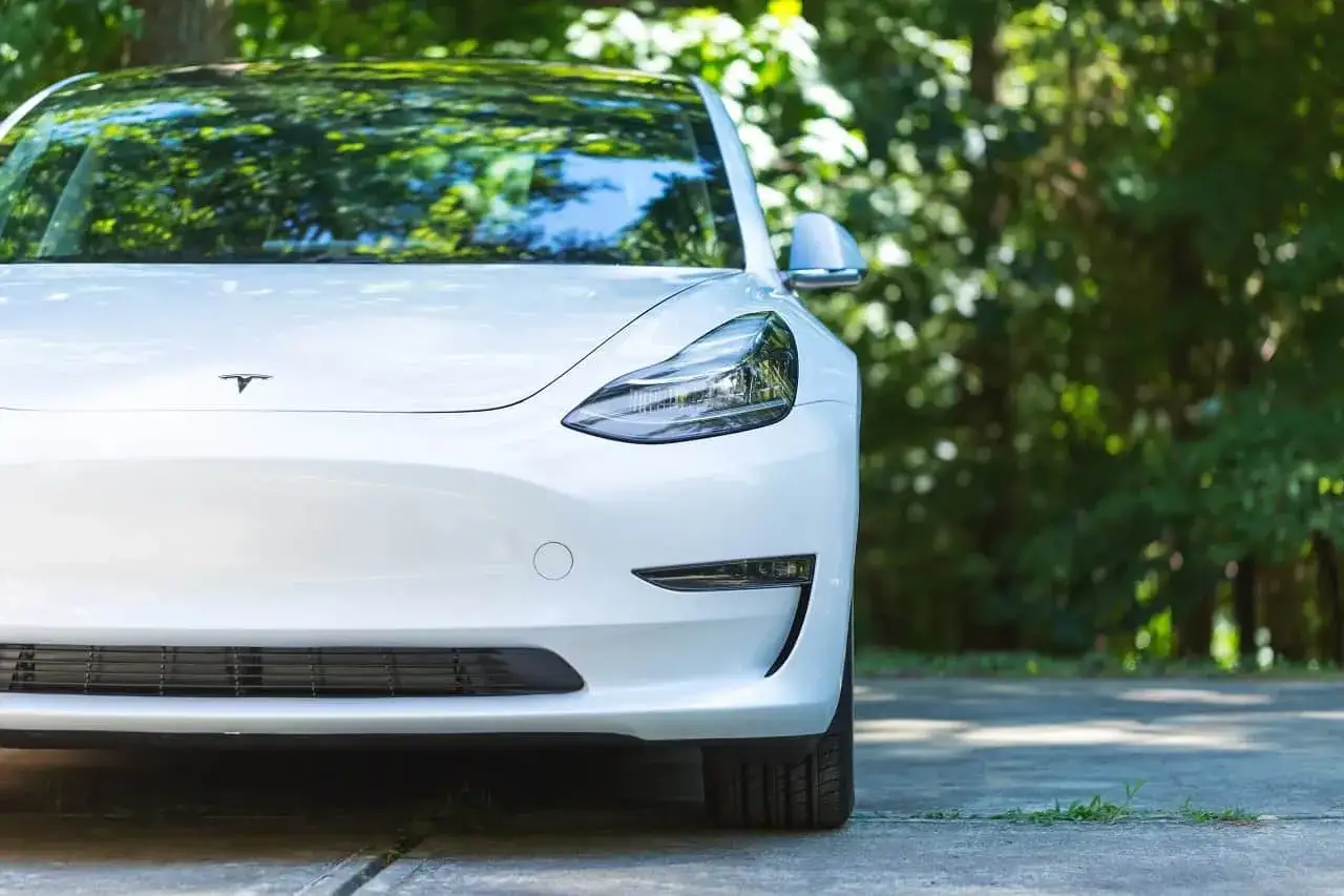 Zdjęcie Ile kosztuje samochód elektryczny Tesla? Ceny modeli w Polsce 2023