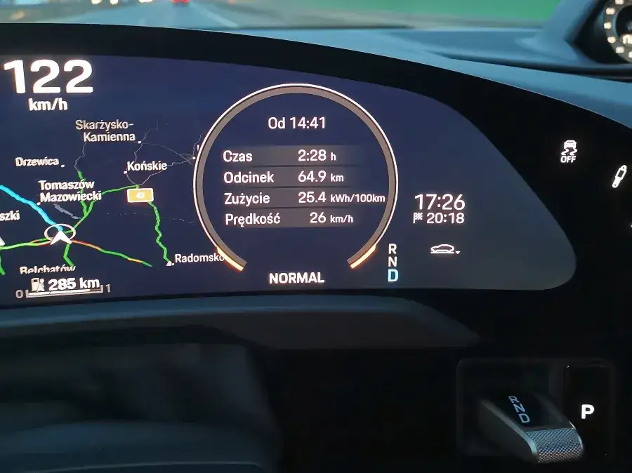 Zdjęcie Ile prądu pobiera samochód elektryczny? Poznaj zaskakujące fakty