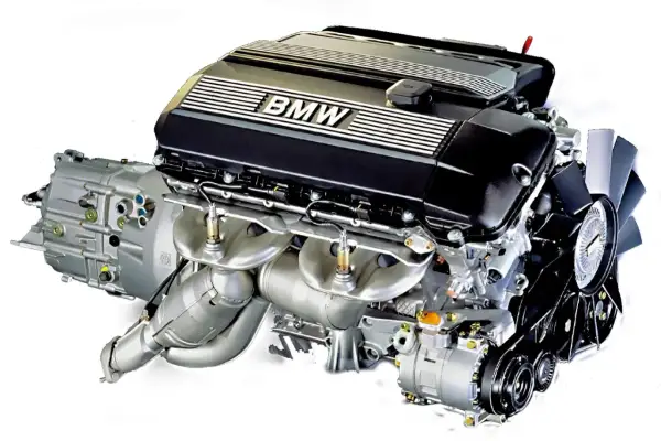 Silnik BMW M47 z turbosprężarką i skrzynią biegów.