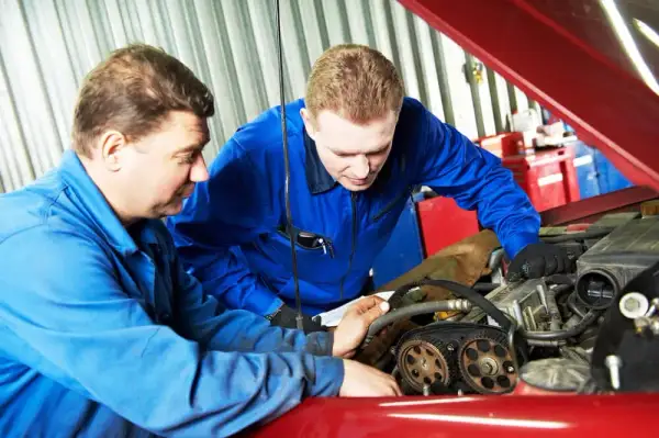 Kiedy wymieniać rozrząd w Ford Fusion 1.4 benzyna, aby uniknąć kosztów