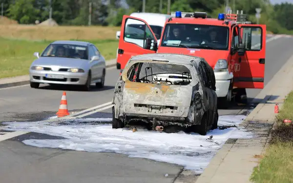 Jak ugasić samochód elektryczny i uniknąć niebezpieczeństwa pożaru
